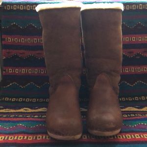 Sven Shearling Lined Clog Boots - Size 41